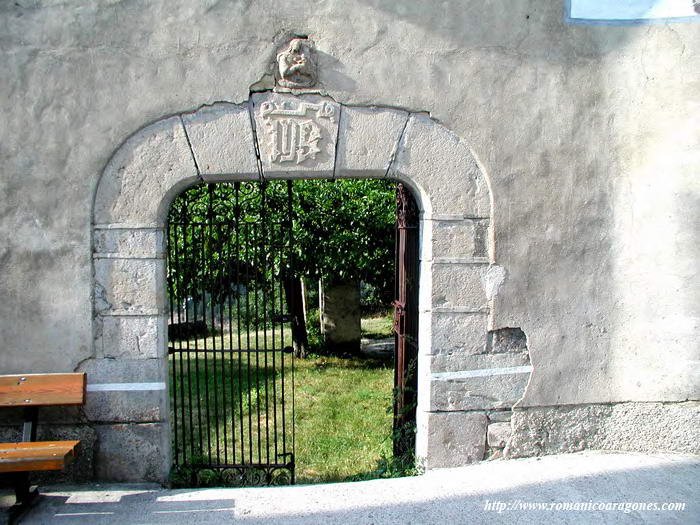 PORTADA MODERNA DE ACCESO AL RECINTO DEL TEMPLO